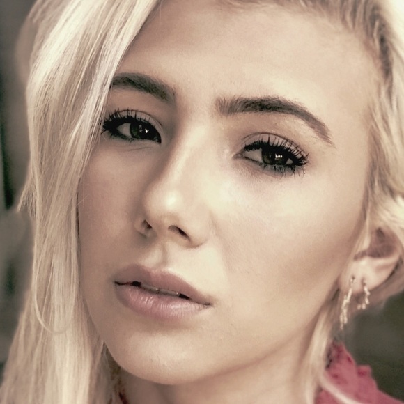 Meet your Posher, Bella - Picture 1 of 1